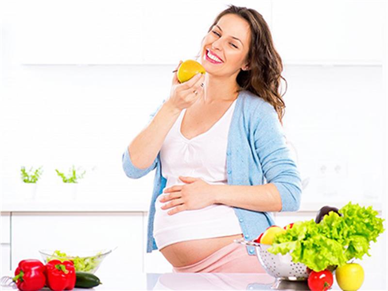 Khi mang thai, người mẹ cần xây dựng chế độ dinh dưỡng hợp lý